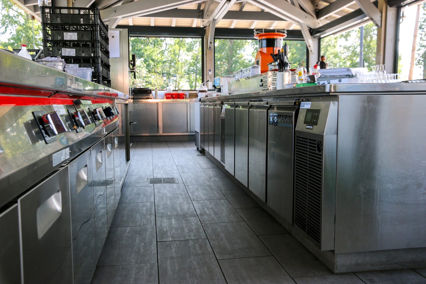 Cuisine et bar extérieurs professionnels en inox