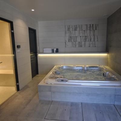 Spa jacuzzi privatif du Gîte Les Robins