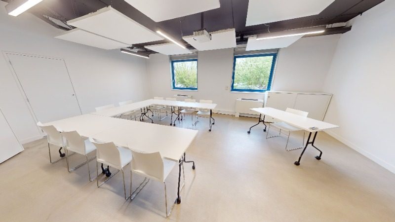 Salle de reunion equipee