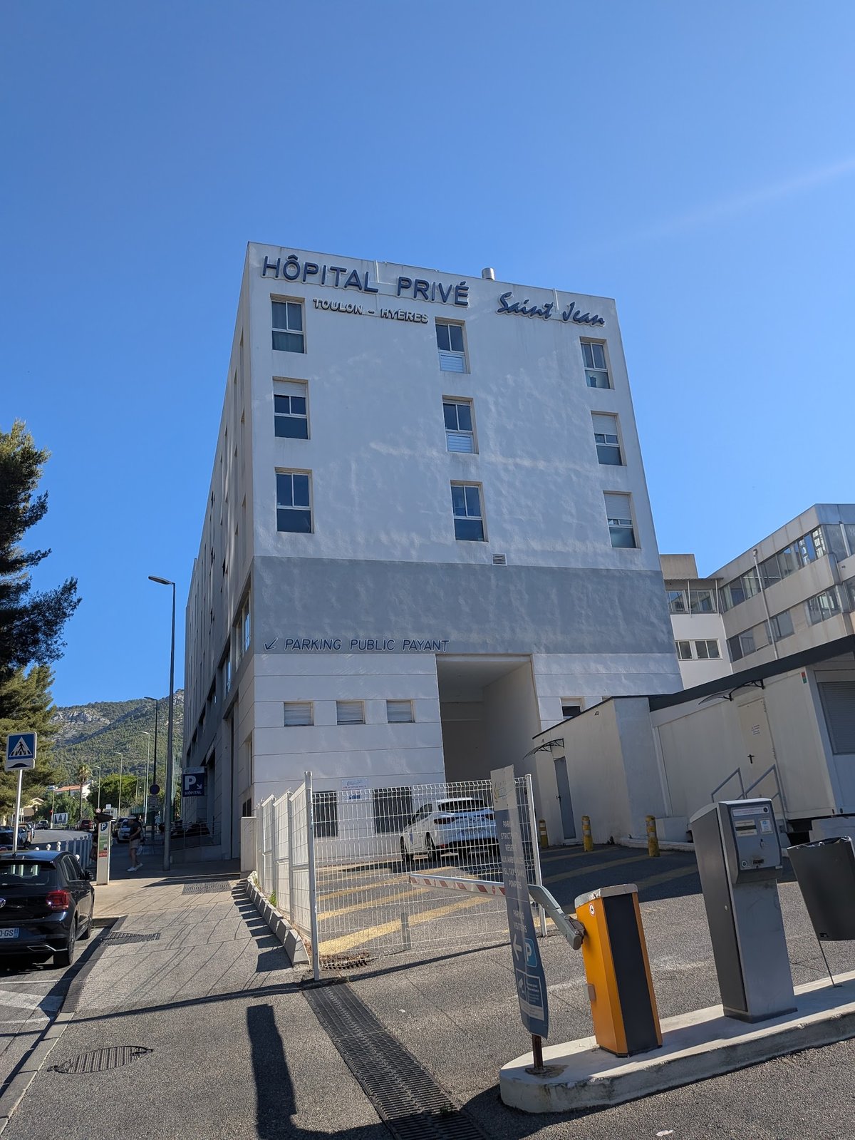 Façade de la Clinique Saint Jean