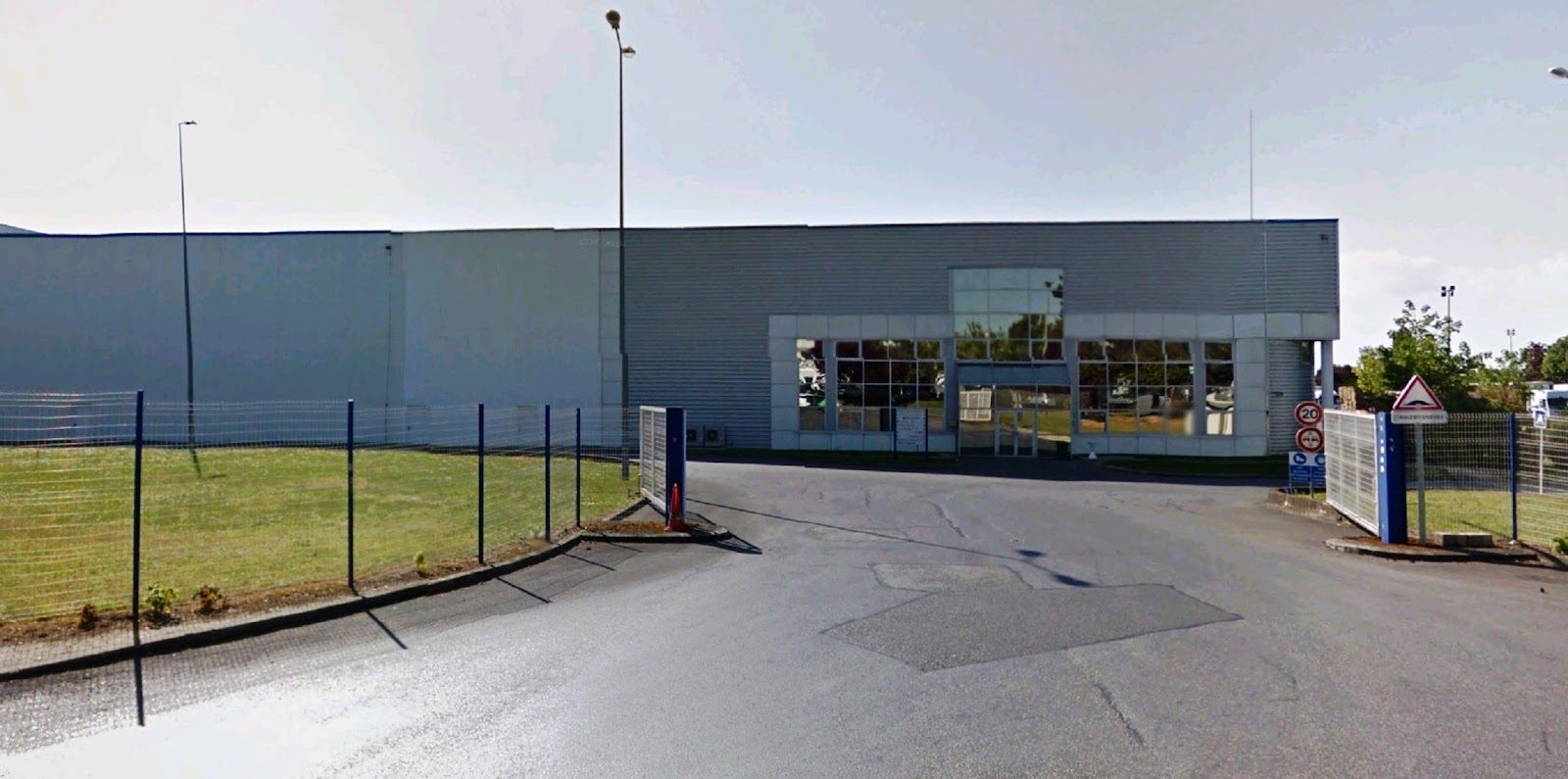 Entrée sécurisée du site logistique SCAPEST à Tinqueux