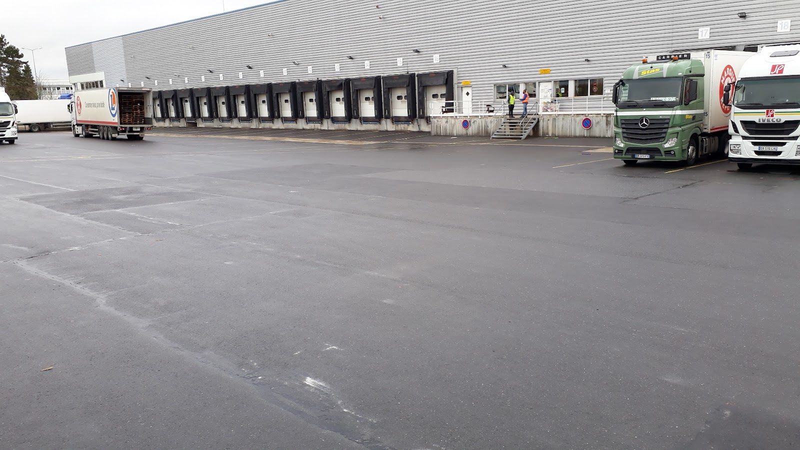 Quais de chargement et poids lourds sur la plateforme SCAPEST