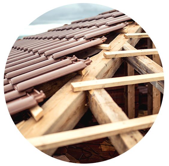 Pose de tuiles canal sur charpente bois