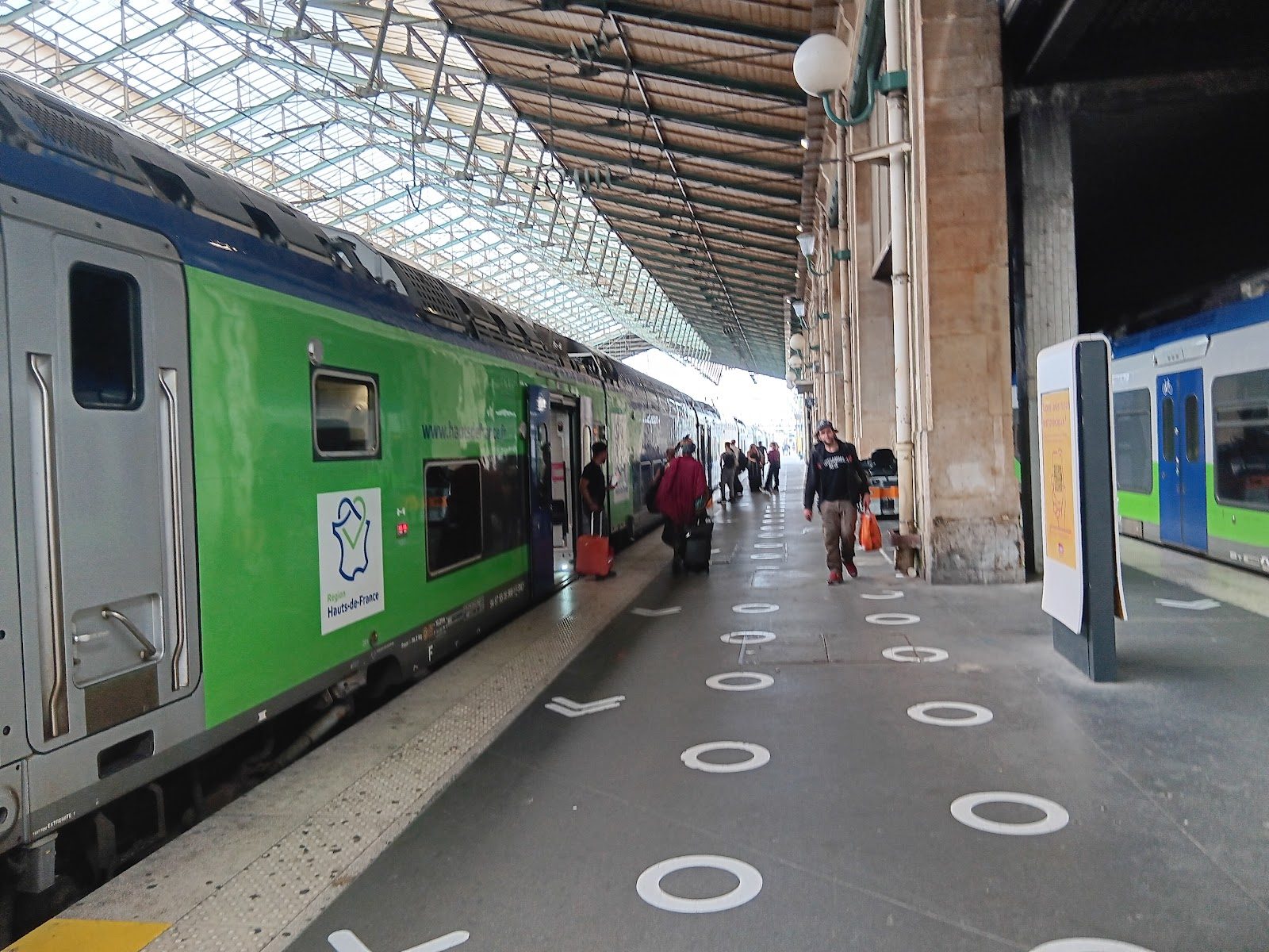 TER en gare sous verrière