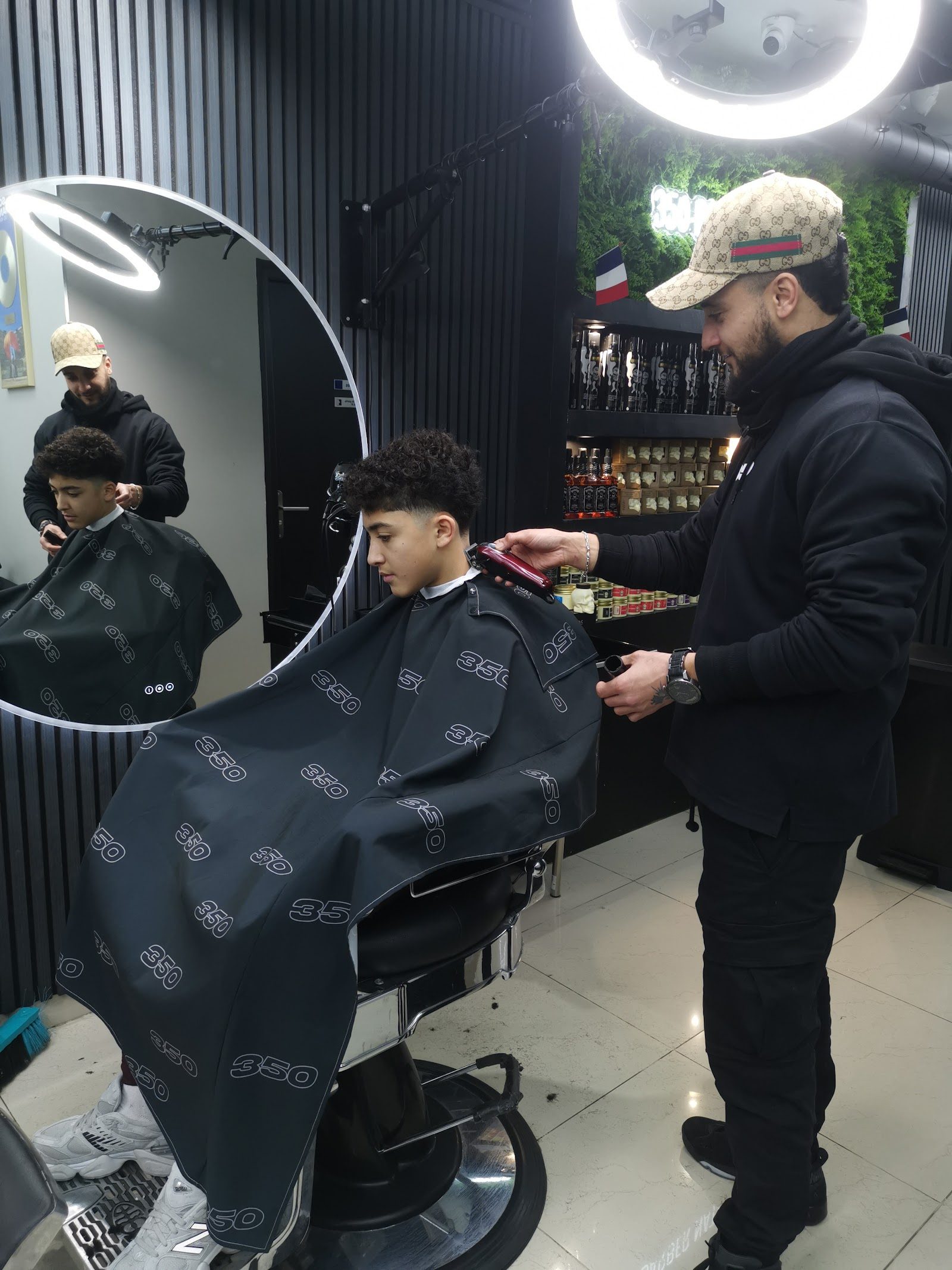 Barbier au travail