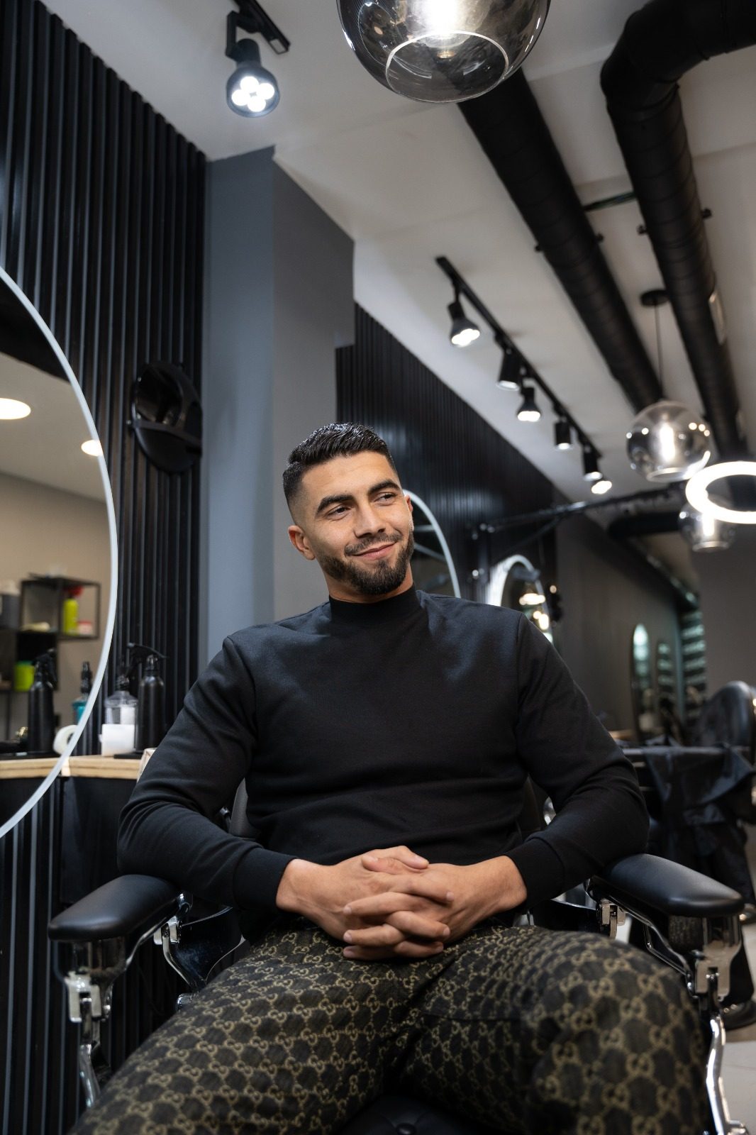 Client élégant après coupe