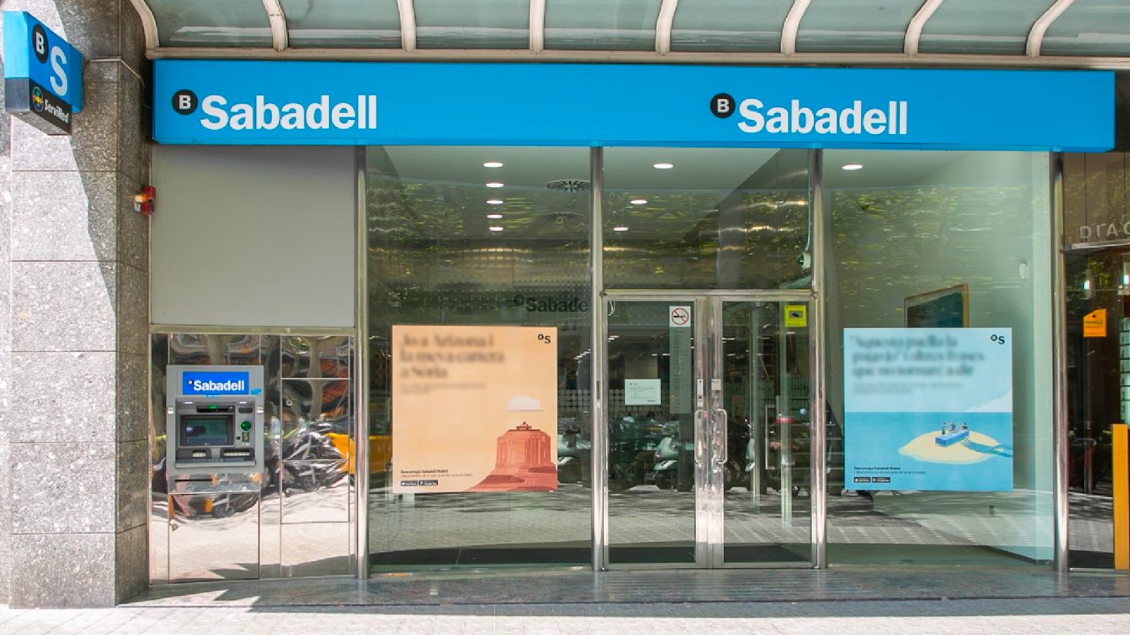 Façade de l'agence Banco Sabadell à Roses